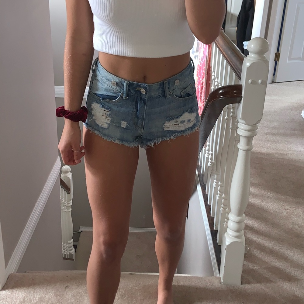 H&M light medium wash cheeky ripped shorts!!